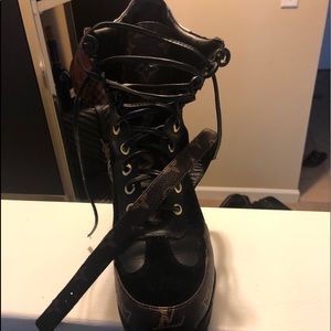 Louis Vuitton Suede Laureate Desert Platform boot